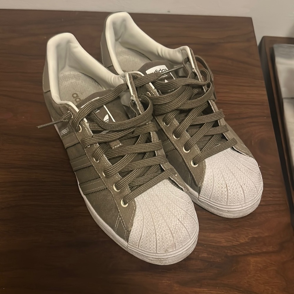 Superstar shell toe Adidas, used but in great condition!